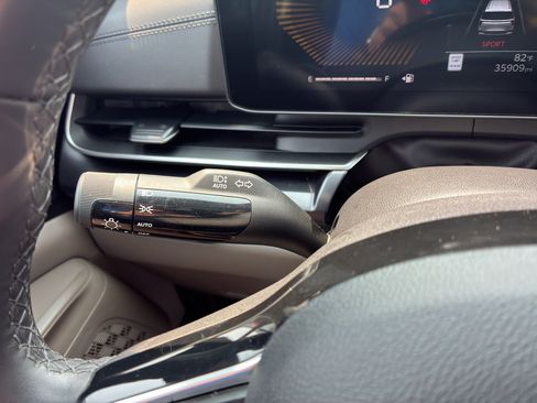 Used 2025 Kia Carnival FWD image 24