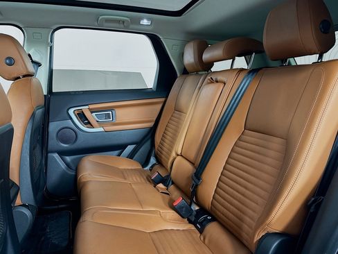 Used 2017 Land Rover Discovery Sport HSE Luxury image 8