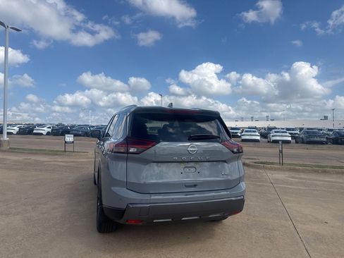 Certified 2025 Nissan Rogue SL w/ SL Premium Package image 17
