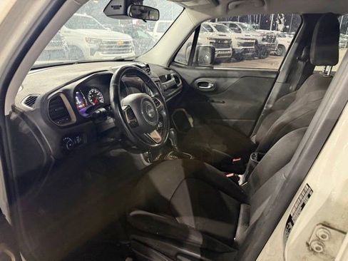 Used 2016 Jeep Renegade Latitude AWD/4WD image 10