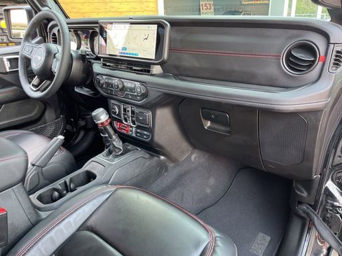 Used 2026 Jeep Wrangler Unlimited Rubicon AWD/4WD image 49