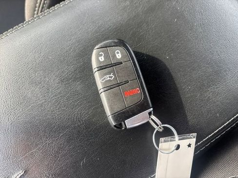 Used 2017 Dodge Charger SE image 27