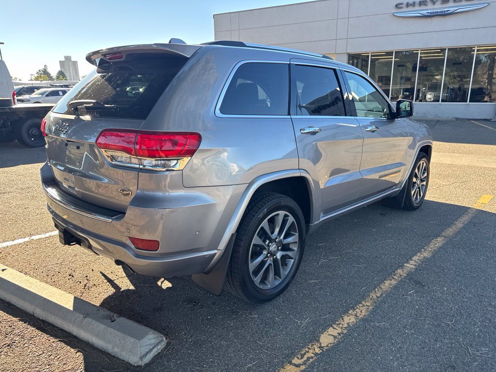Used 2017 Jeep Grand Cherokee Overland w/ Jeep Active Safety Group AWD/4WD image 8