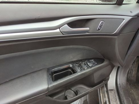 Used 2016 Ford Fusion SE FWD image 8