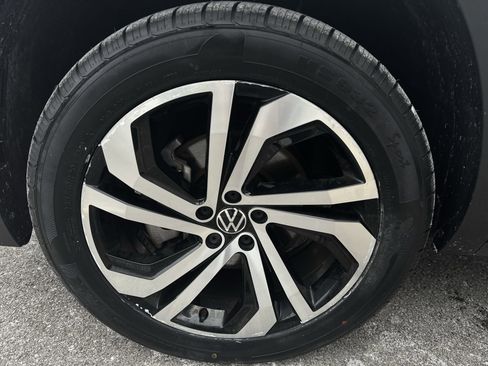 Certified 2023 Volkswagen Atlas Cross Sport SEL image 34