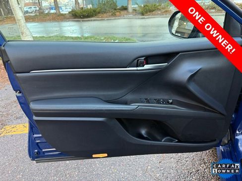 Used 2024 Toyota Camry XLE image 11