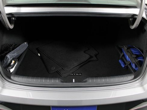 Certified 2025 Hyundai Elantra SEL image 15