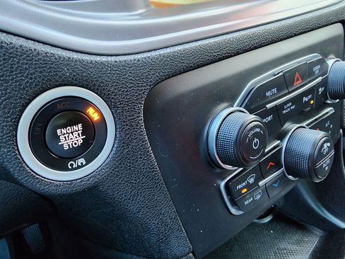 Used 2023 Dodge Charger SXT w/ Blacktop Package image 32