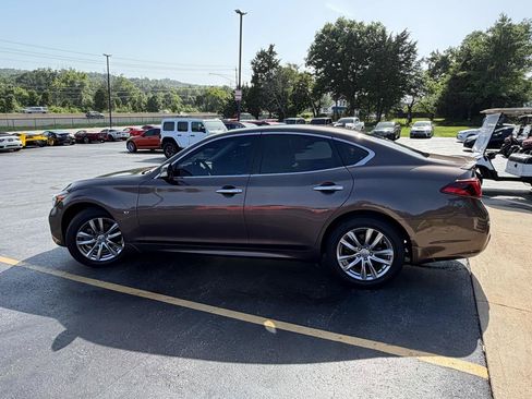 Used 2015 INFINITI Q70 3.7 w/ Deluxe Touring Package AWD/4WD image 6