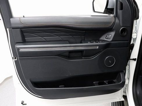 Used 2023 Ford Expedition Platinum image 25
