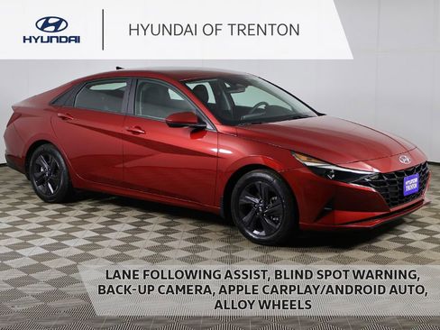 Used 2023 Hyundai Elantra SEL image 1