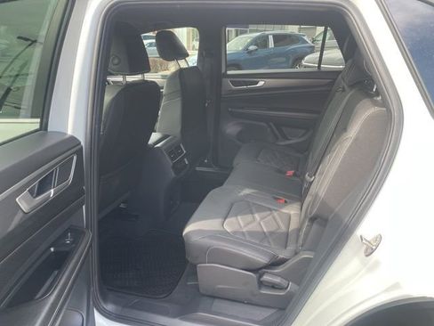 Certified 2025 Volkswagen Atlas Cross Sport SE image 8