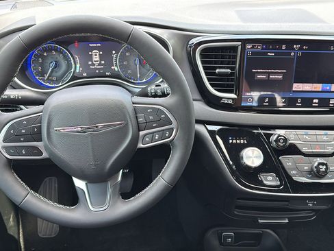 New 2026 Chrysler Voyager LX FWD image 19