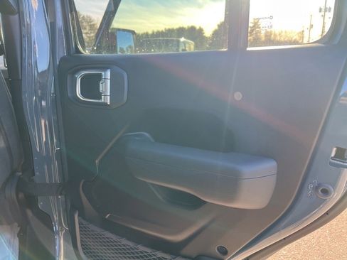 New 2026 Jeep Gladiator Sport image 12