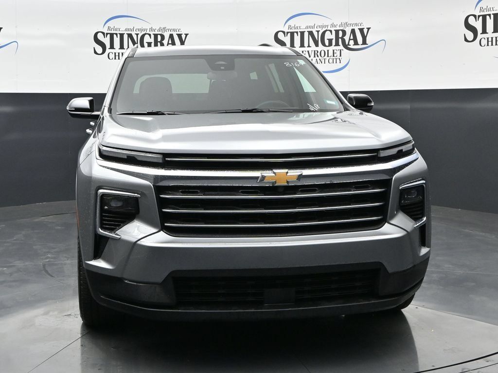 Used 2026 Chevrolet Traverse LT AWD/4WD image 2