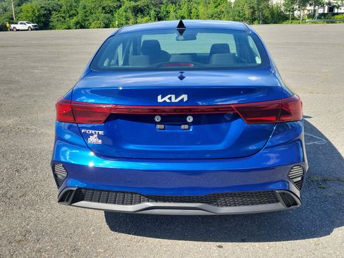 Used 2024 Kia Forte LXS w/ LXS Technology Package FWD image 6