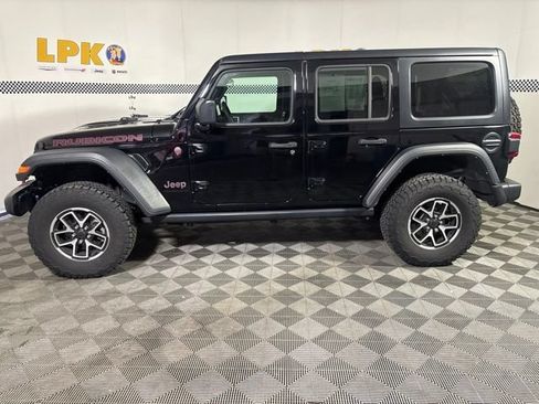Used 2024 Jeep Wrangler Unlimited Rubicon w/ Convenience Group AWD/4WD image 6