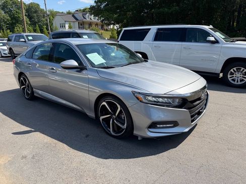 Used 2018 Honda Accord Sport image 3