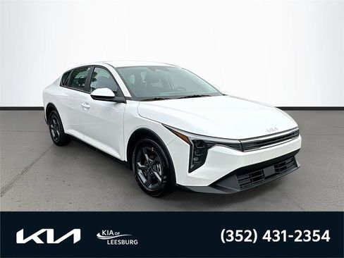 New 2025 Kia K4 LXS image 1