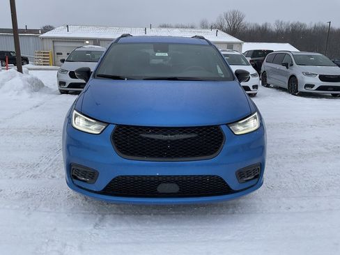 New 2026 Chrysler Pacifica Select w/ S Appearance Package image 2