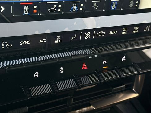 New 2025 GMC Hummer EV 2X image 20