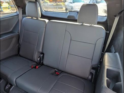 Used 2023 Chevrolet Traverse LT w/ LPO, Floor Liner Package image 15