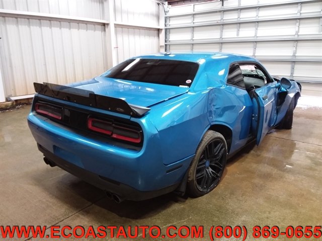 Used 2018 Dodge Challenger SXT RWD image 2