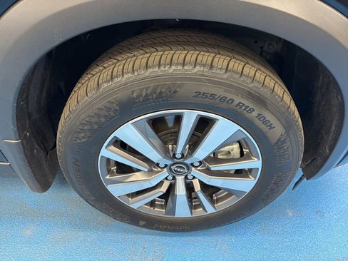 Used 2023 Nissan Pathfinder SL image 3