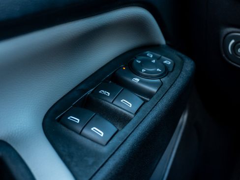 Used 2022 Chevrolet Equinox LT FWD image 28