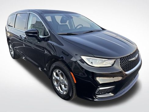 Used 2024 Chrysler Pacifica Limited image 8