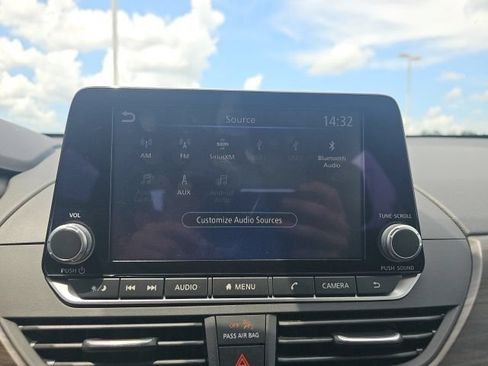 Used 2025 Nissan Altima 2.5 SV FWD image 38