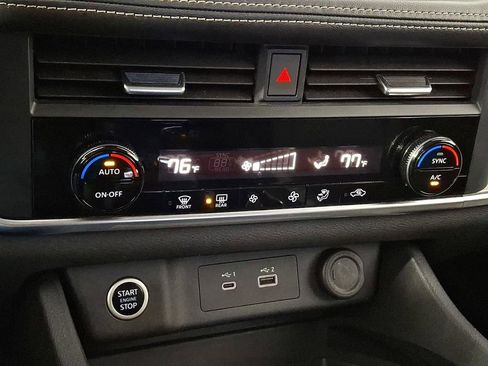 Used 2023 Nissan Rogue SV image 14