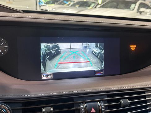 Used 2018 Lexus LS 500 w/ Accessory Package (Z2) RWD image 29