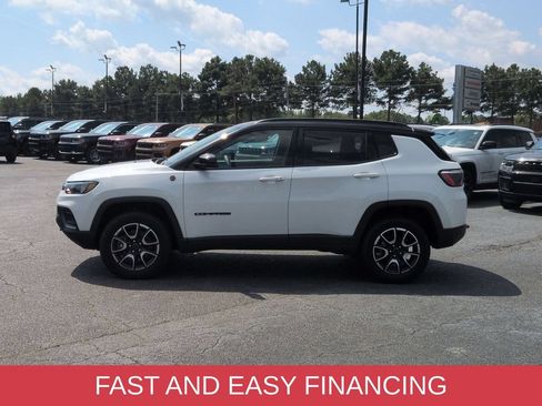 Used 2025 Jeep Compass Trailhawk w/ Trailer Tow Group AWD/4WD image 7