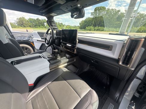 Used 2025 GMC Hummer EV 3X AWD/4WD image 18