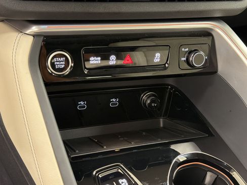 Used 2025 Audi Q5 Premium Plus AWD/4WD image 16