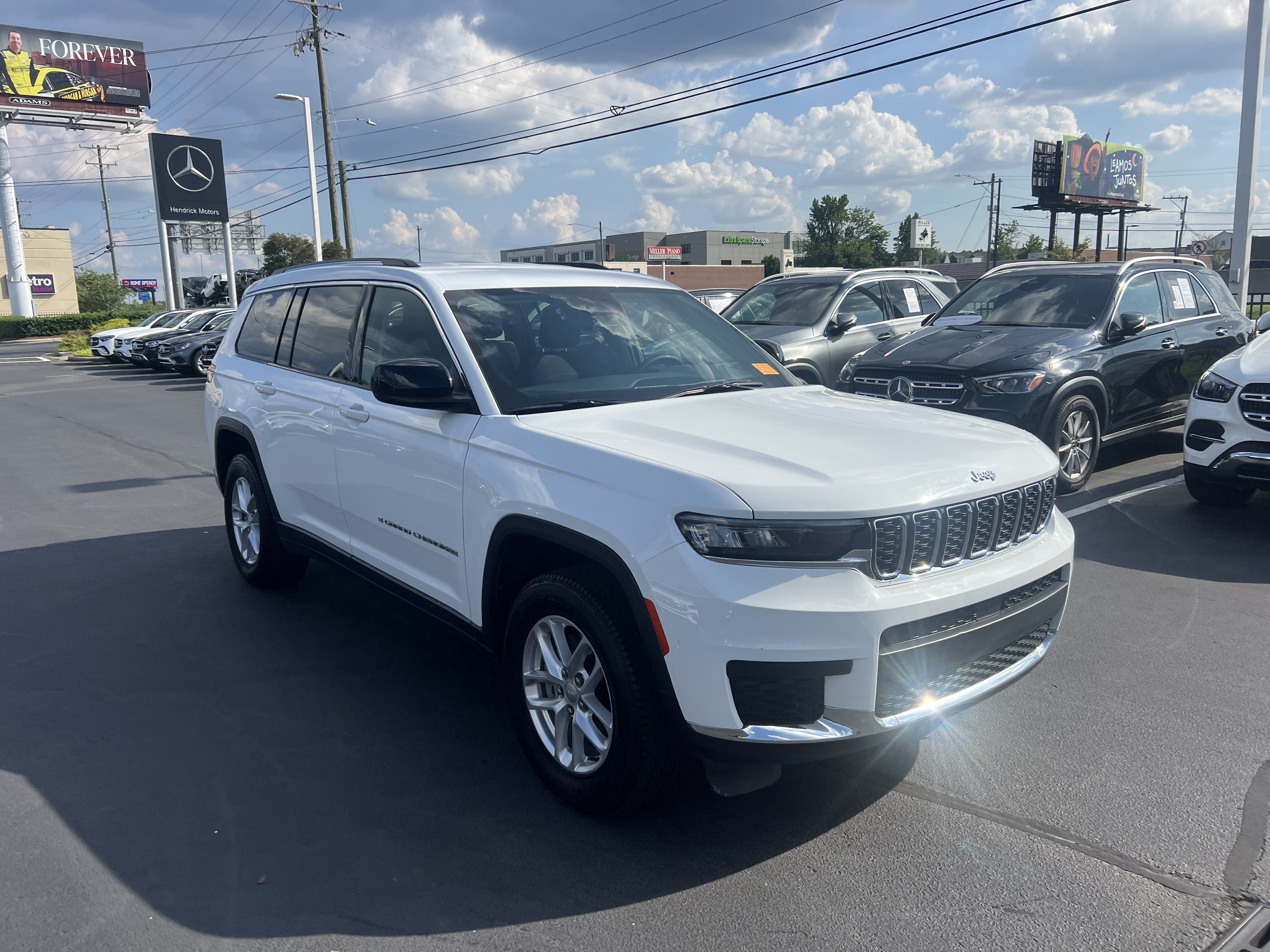 Used 2023 Jeep Grand Cherokee L Laredo AWD/4WD image 2