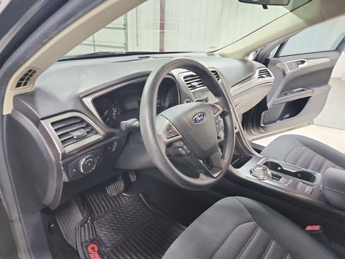 Used 2018 Ford Fusion SE image 18