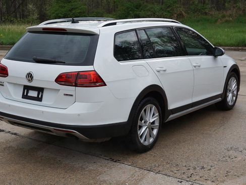 Used 2017 Volkswagen Golf Alltrack SE AWD/4WD image 5