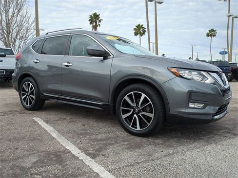Used 2018 Nissan Rogue SL w/ Premium Package image 2