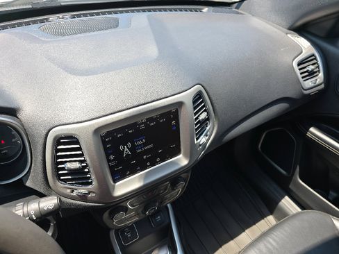 Used 2021 Jeep Compass Latitude w/ Driver Assistance Group FWD image 23
