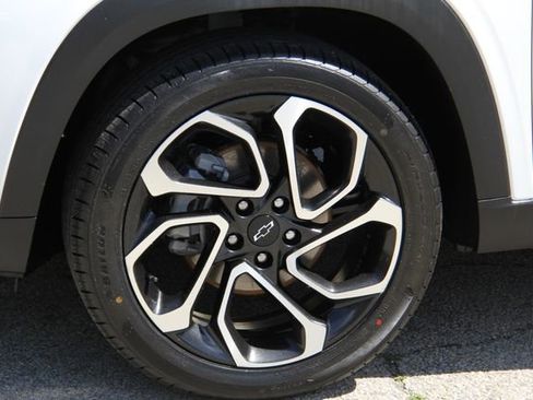 Used 2024 Chevrolet Trax RS w/ Sunroof Package FWD image 15