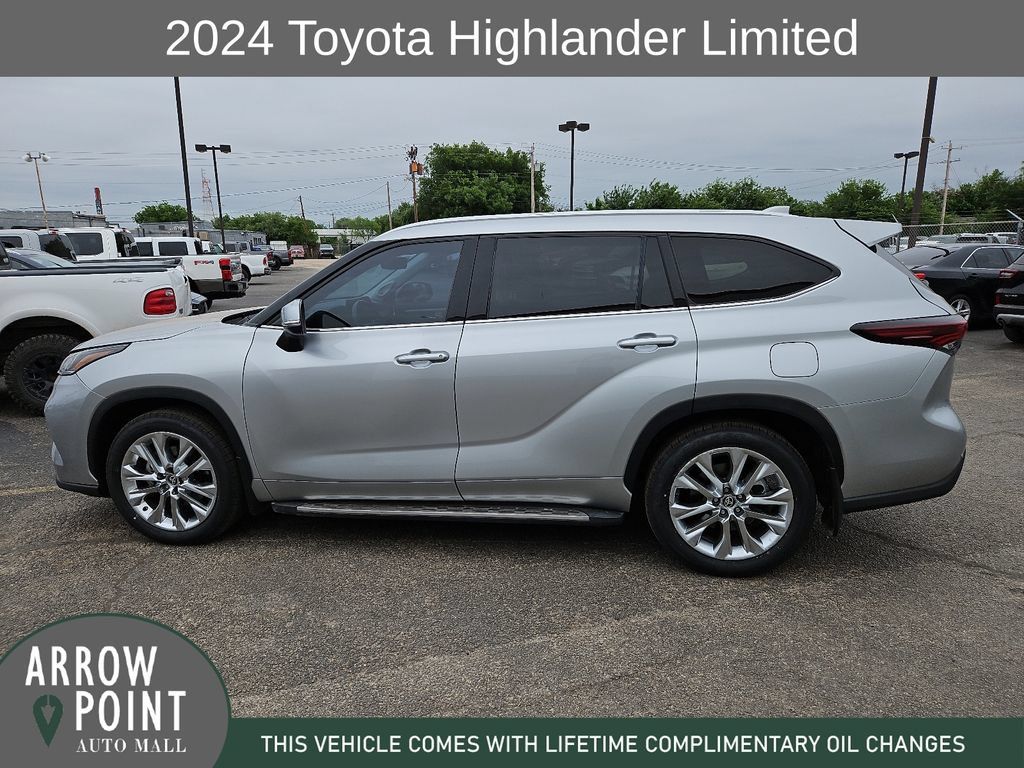 Used 2024 Toyota Highlander Limited FWD image 7