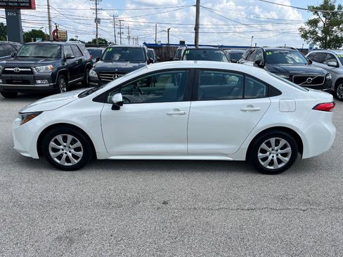 Used 2021 Toyota Corolla LE FWD image 2
