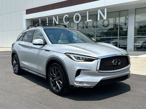 Used 2019 INFINITI QX50 Essential w/ Sensory Package FWD image 2