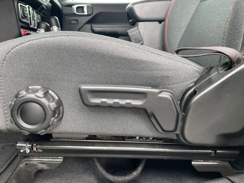 Used 2025 Jeep Wrangler Rubicon image 11