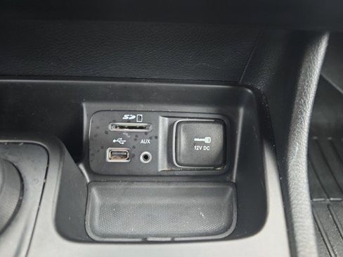 Used 2016 Jeep Cherokee Latitude w/ Cold Weather Group image 29