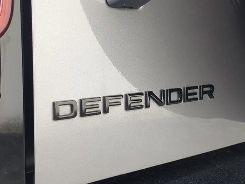 Used 2024 Land Rover Defender 130 X-Dynamic SE image 12