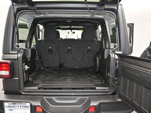 Used 2021 Jeep Wrangler Unlimited Sahara image 10