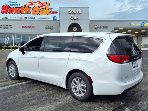 New 2026 Chrysler Voyager LX image 4